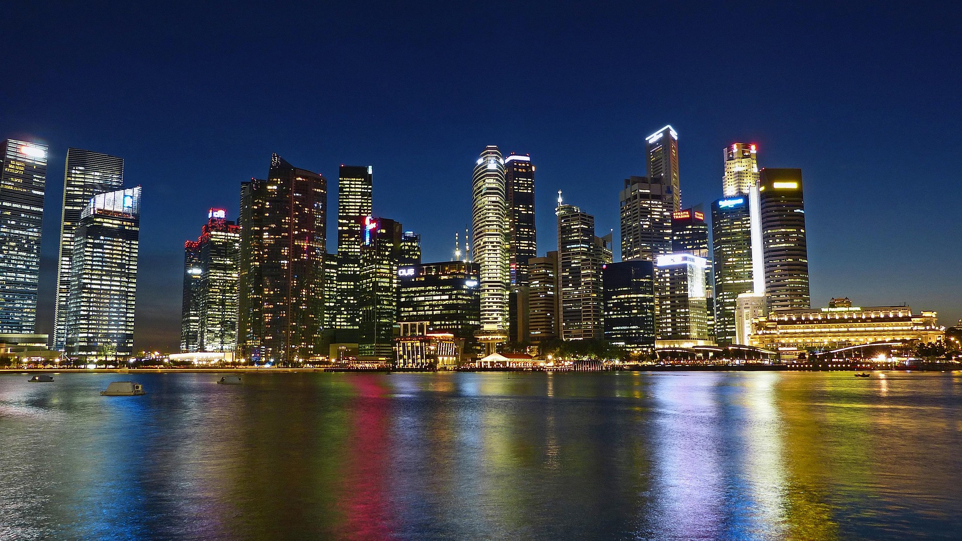 Skyline nocturne d'un quartier d'affaires